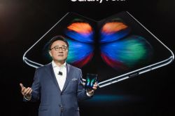 折疊屏：手機市場的強心劑還是長生果？